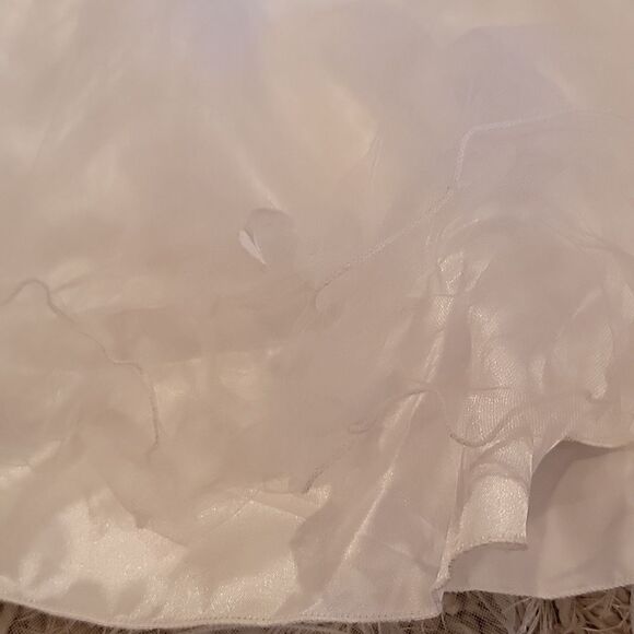 Girls formal dress in white size 2 - Picture 4 of 5